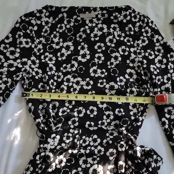 Size 2 - xs -  H&M Floral dress w/  tie belt black white - Picture 5 of 17